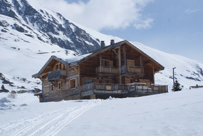Chalet enneigé pour séminaire en montagne