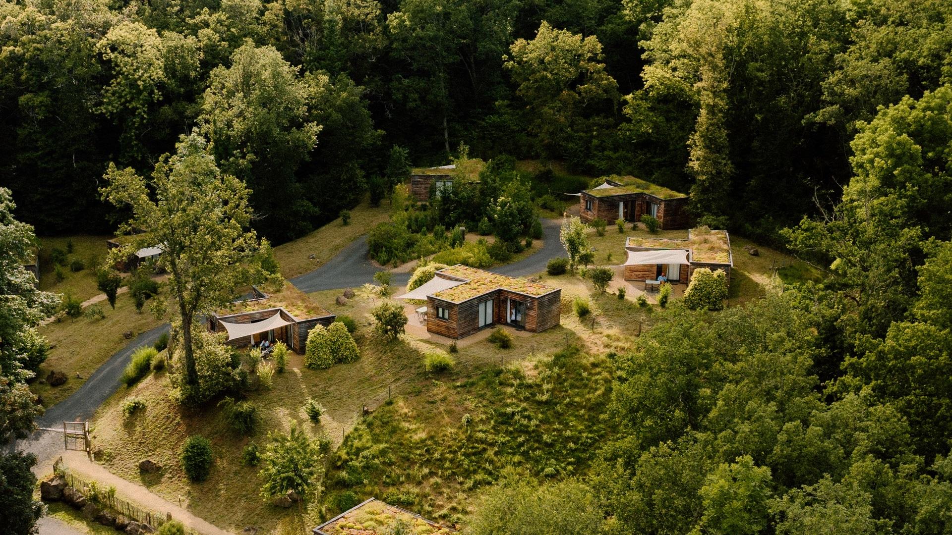 Lodges en bois au cœur de la forêt auvergnate