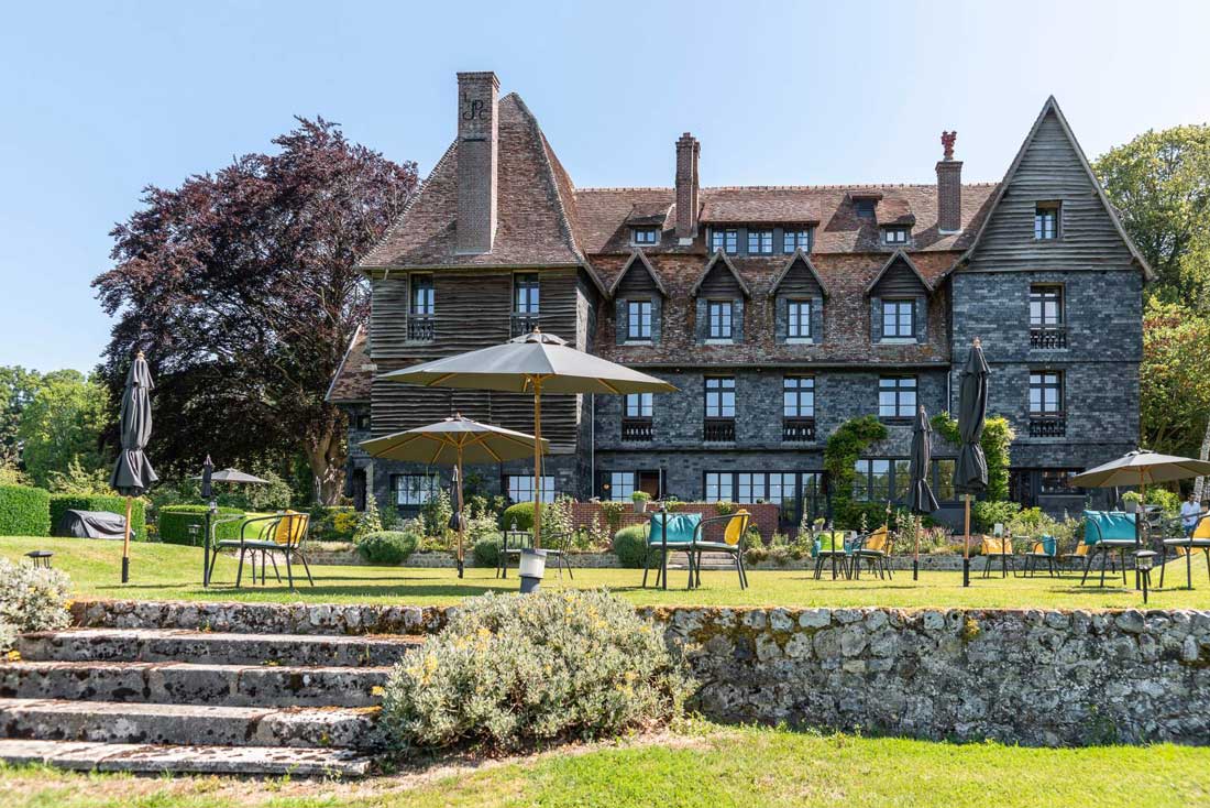 Manoir en pierre et terrasse pour séminaire en Normandie