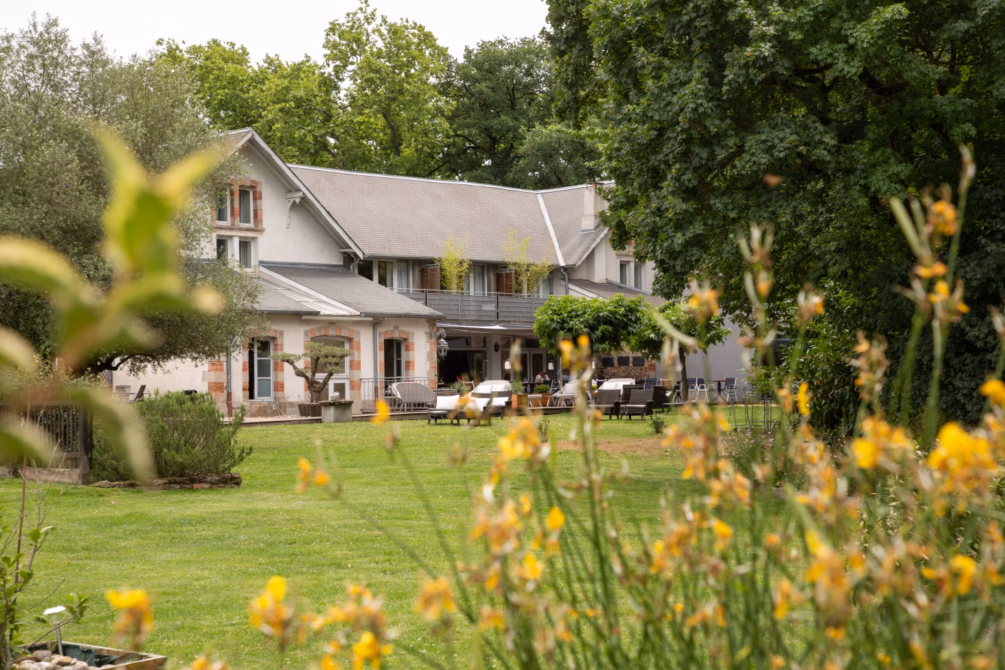 Domaine avec parc pour séminaire en Occitanie