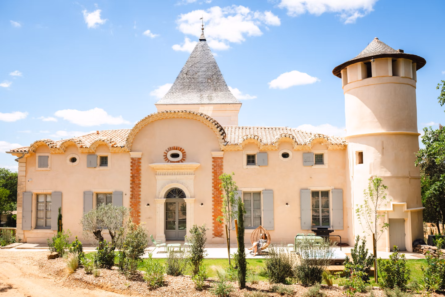Manoir avec tour et terrasse en Occitanie